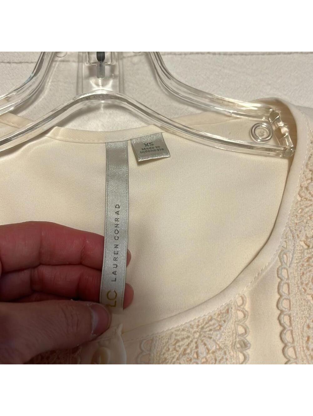 LC Lauren Conrad Ivory White Lace Trim Button Down Blouse Women's XS Long Sleeve - Picture 4 of 9